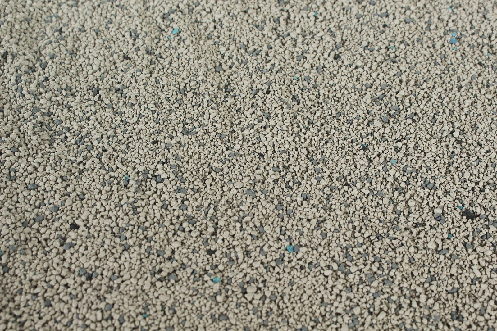 Blue Diamond No. 2 mixed bentonite odor control cat litter with activated carbon particles and zeolite
