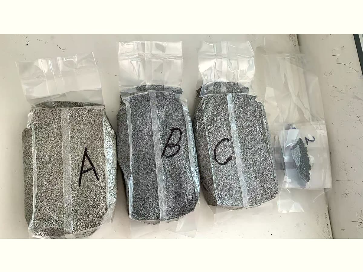 Free cat litter sample bags and mixture sample for testing